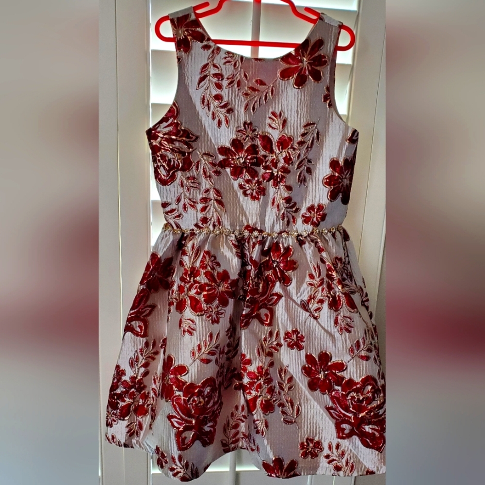 GIRLS SIZE 8 HOLIDAY DRESS